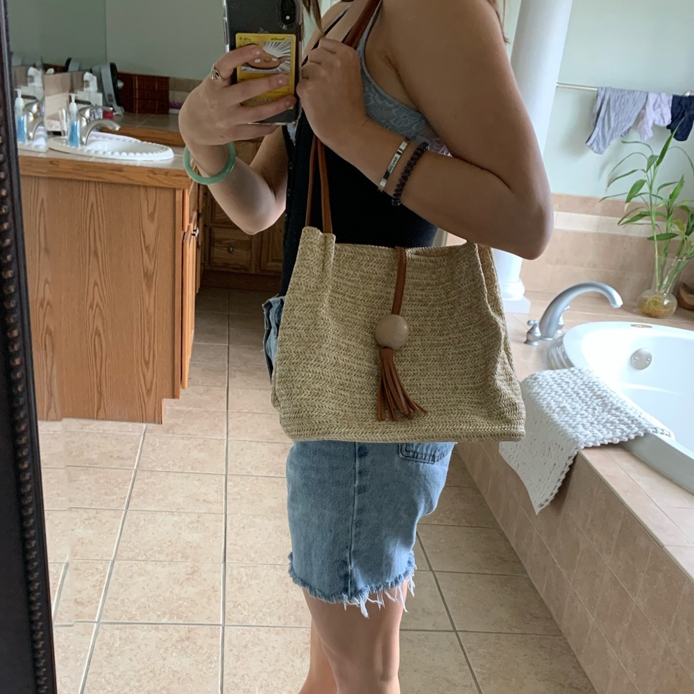 Trendy woven purse - Picture 2 of 6